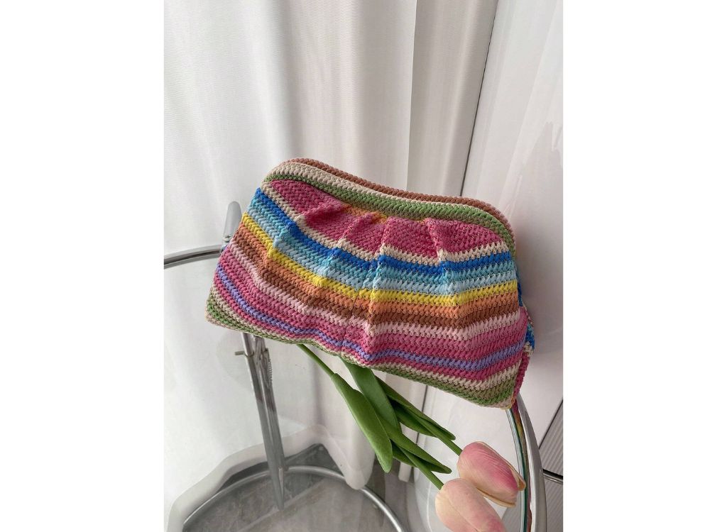 Folded Woven Grass Cloud Shaped Clutch Bag
